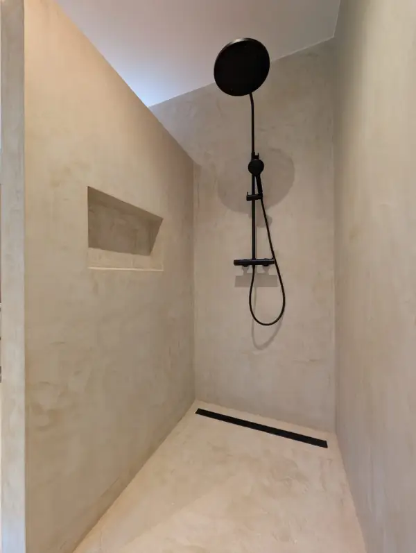 Beton ciré douche Dalfsen — STARTSTUC project