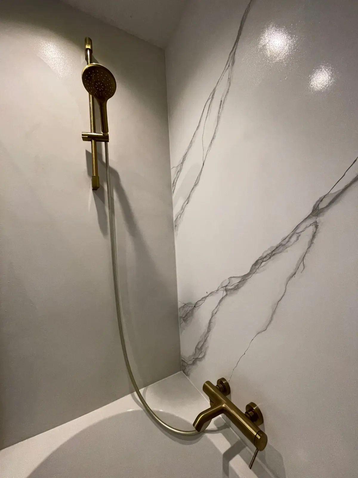 Badkamer · douche — Nijeveen Boven – Douche Marmerader in Nijeveen