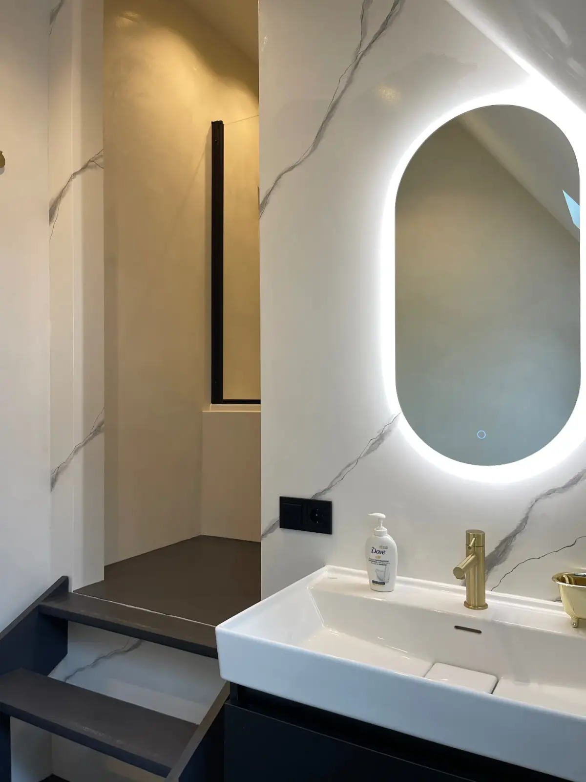 Badkamer Nijeveen Boven — Beton Ciré & Marmerimitatie — Nijeveen