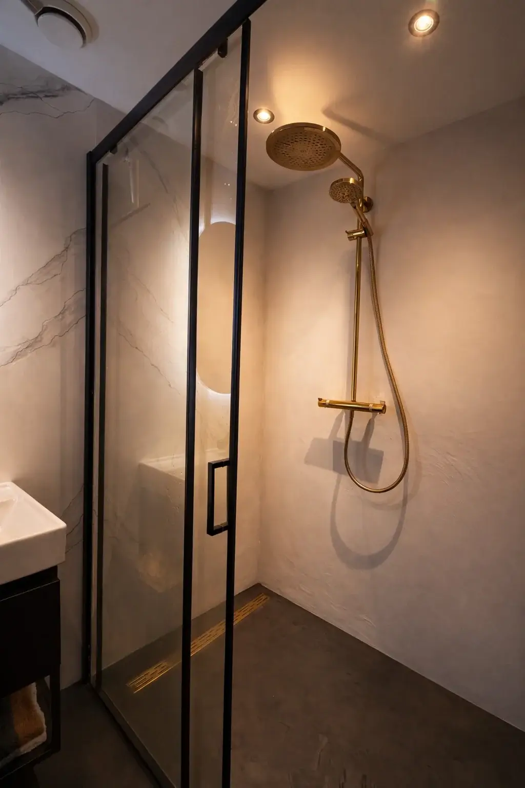 Badkamer · douche — Nijeveen – Douchezone Beton Ciré in Nijeveen