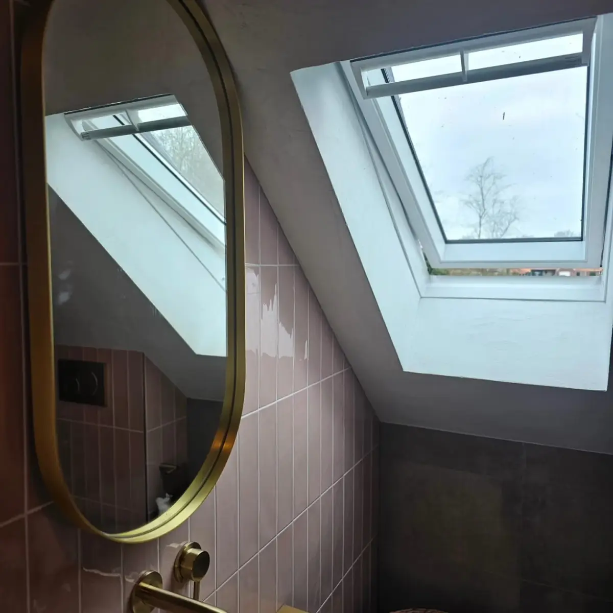 Badkamer · detail — Zwolle – Dakraam & Spiegeldetail in Zwolle