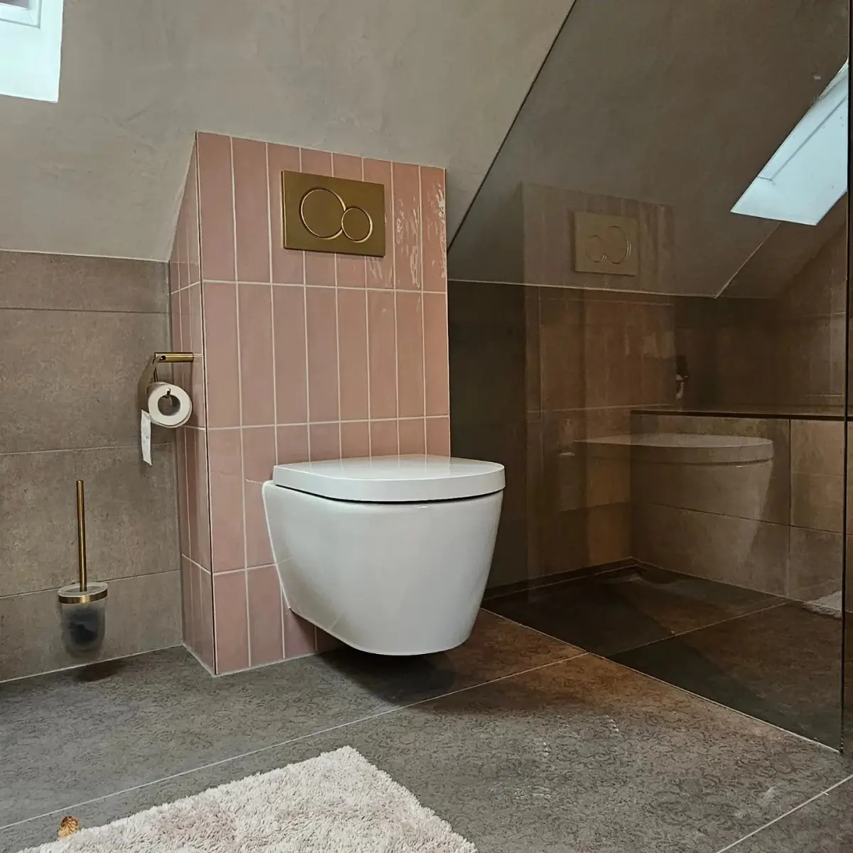 Toilet · accent — Zwolle – Toiletwand Roze Tegels in Zwolle