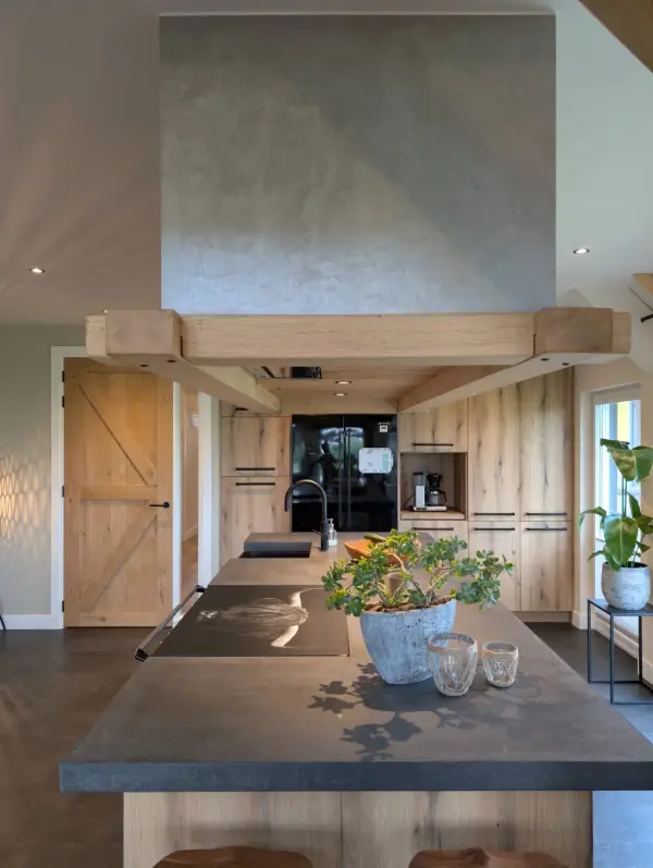 Metallic stuc schouw frontaal Dalfsen — STARTSTUC project
