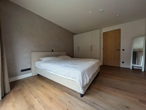 Metallic slaapkamerwand Dalfsen — STARTSTUC project