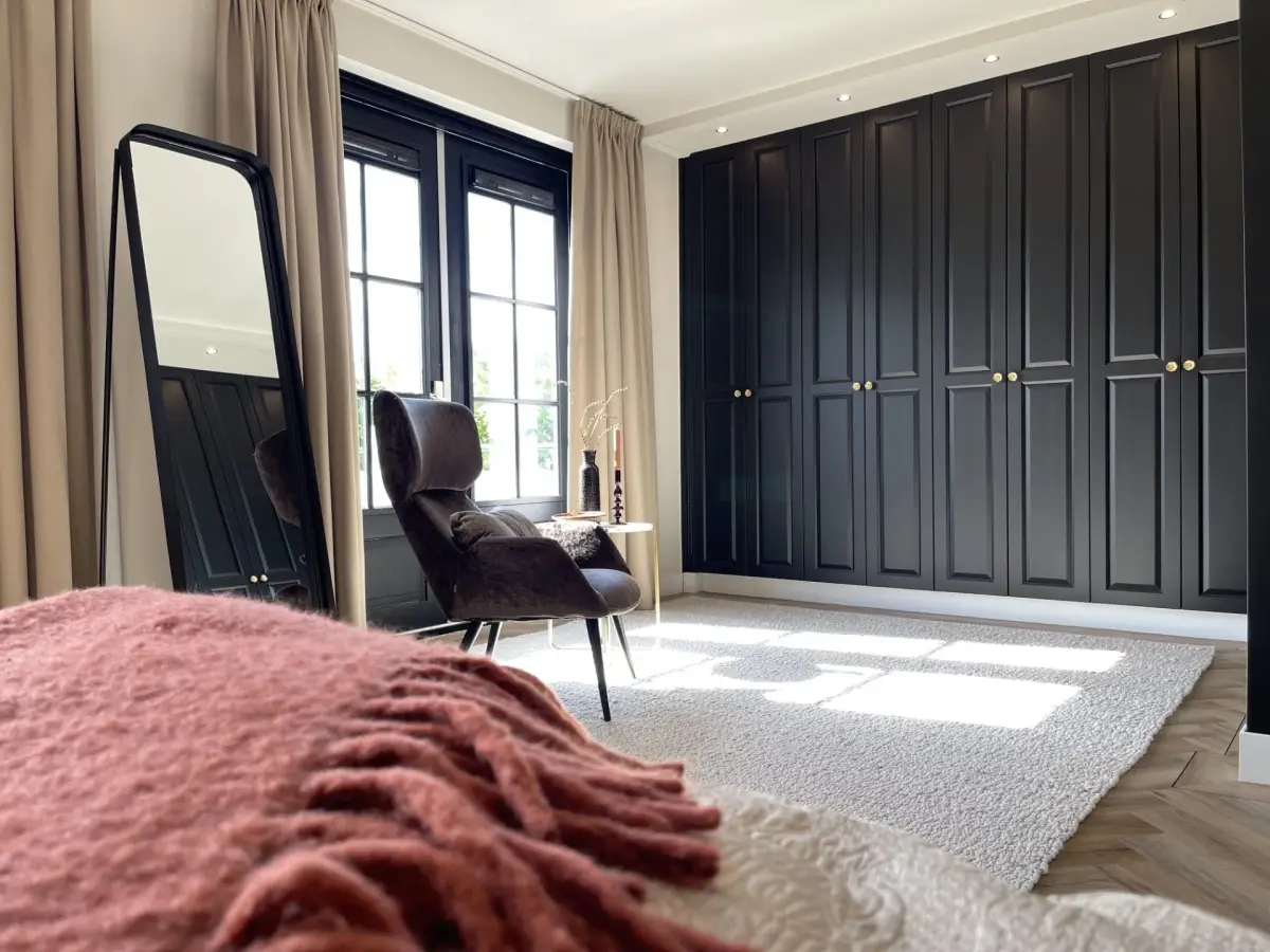 Slaapkamer · maatwerk — Villa Kampen – Kledingkastwand in Kampen