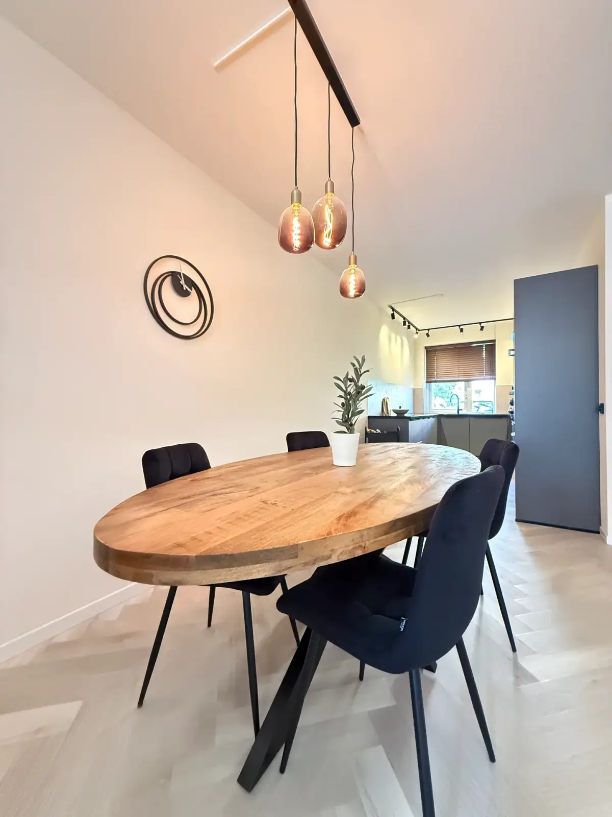 Eetkamer — Zwolle – Eethoek met Schuine Wand in Zwolle