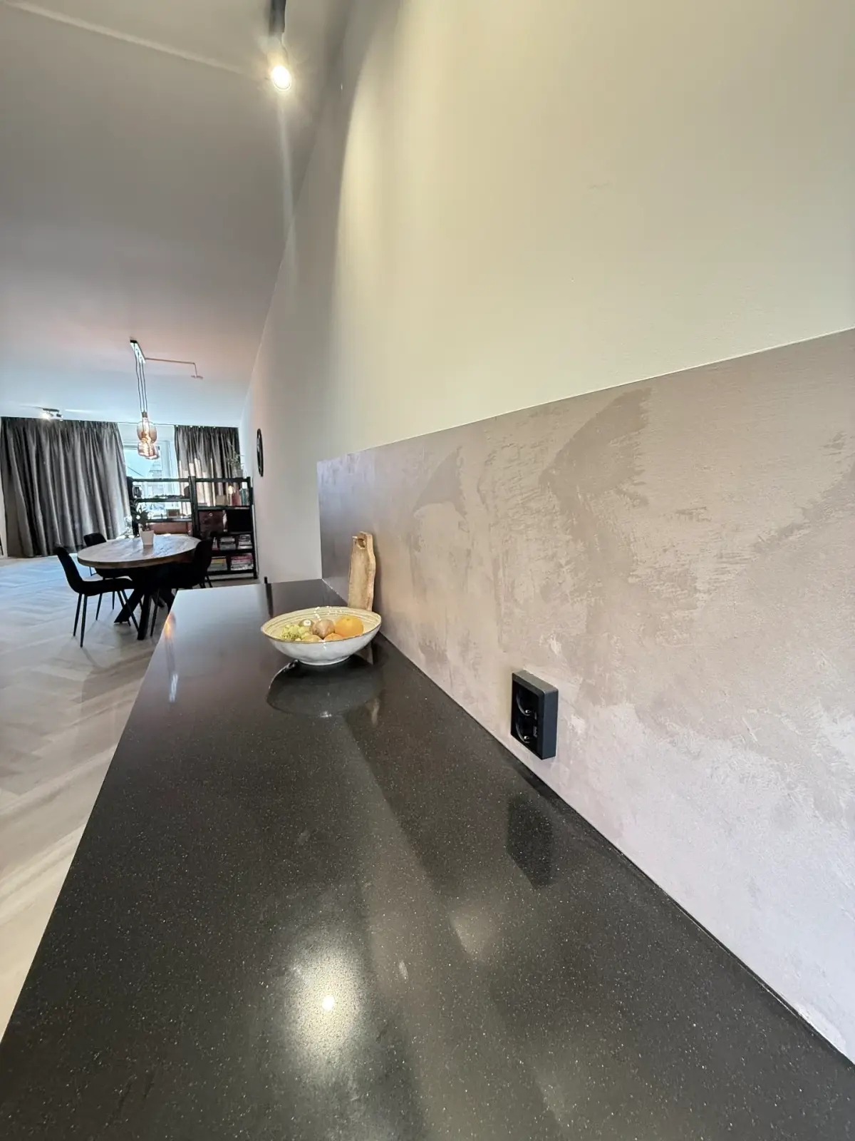 Keuken · accentwand — Zwolle – Metallic Wand achter het Keukenblad in Zwolle