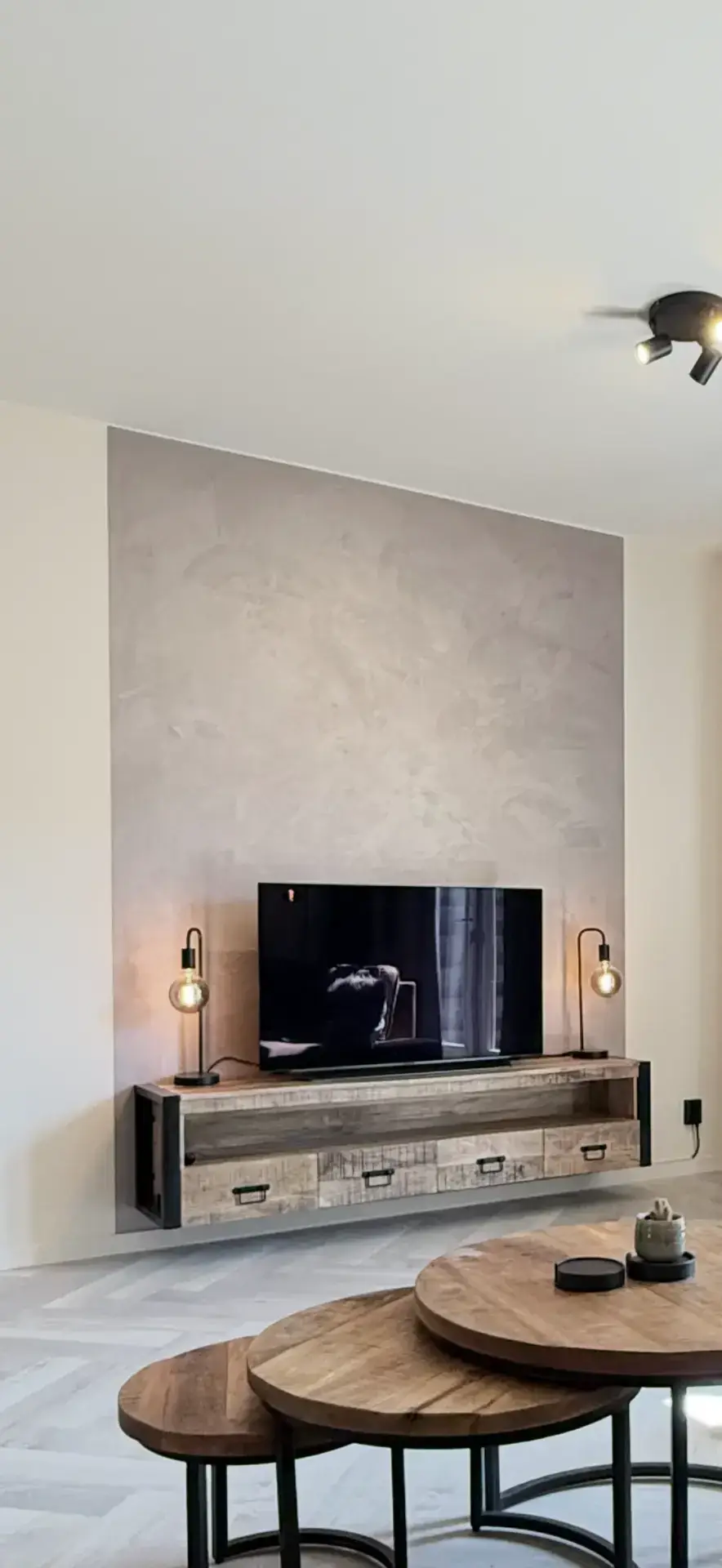 Woonkamer · statement wall — Zwolle – Metallic Statement Wall Frontaal in Zwolle