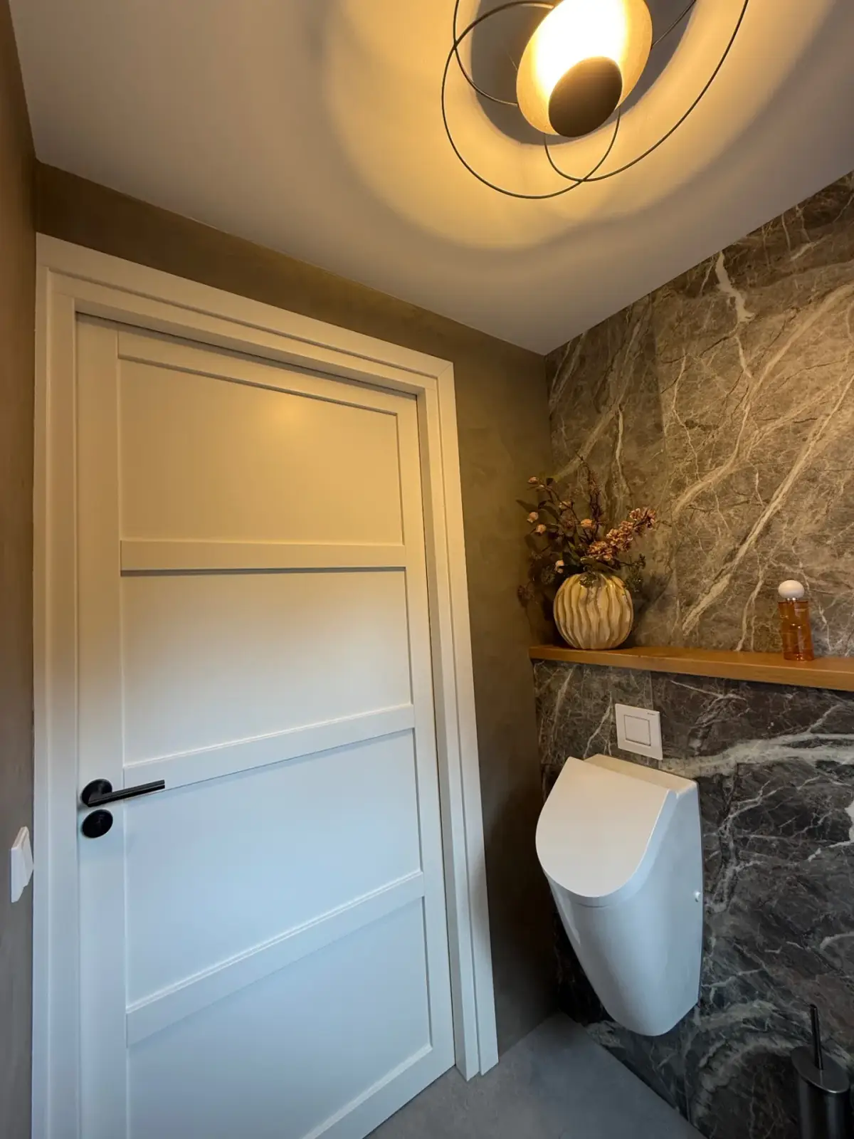 Toilet · overzicht — Meppel – Metallic rond de Marmerwand in Meppel