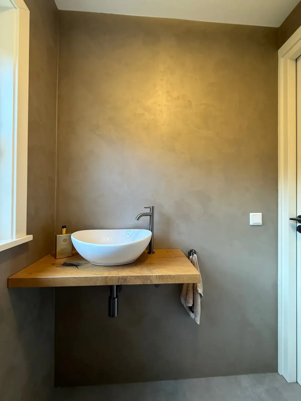 Toilet · sfeer — Meppel – Lichtval over de Metallic Wand in Meppel